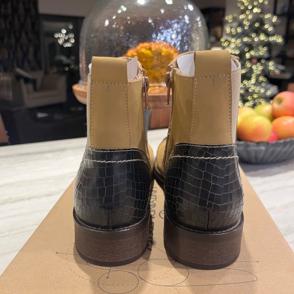 NIB - Unity in Diversity size 39 butter yellow leather/chocolate brown croc boot - Picture 5 of 6